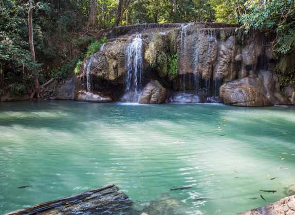 es seguro nadar en las cascadas de Tailandia