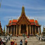 ¿Qué maravillas descubrir en el Wat Phra Kaew de Bangkok? 🏯