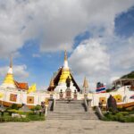 Explora la belleza de Wat Yannawa 🏯